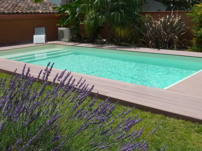 Pres de Toulouse, un constructeur de piscine propose des piscines en béton armé au même prix qu'une simple piscine !