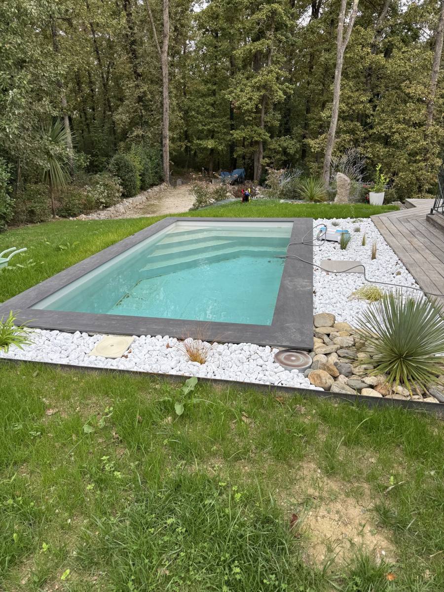 Pose d'une piscine coque modèle Appy à Rouffiac en région toulousaine