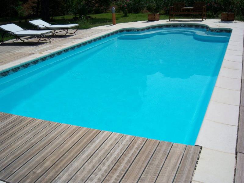 piscine coque polyester à Pibrac