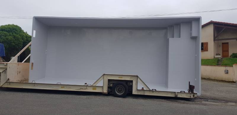 Piscine coque fond plat avec plage à Fontenilles