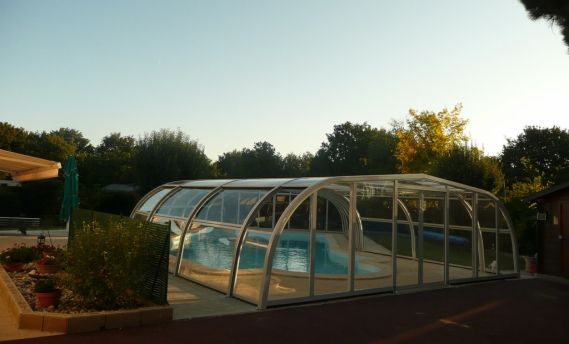 Abri de piscine haut ou basd