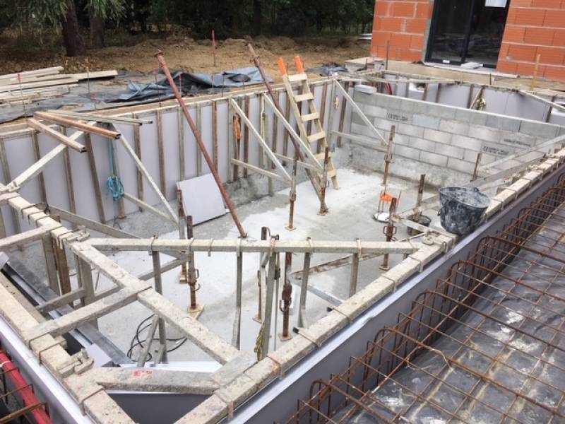 CONSTRUCTION D' UNE PISCINE EN BÉTON ARME