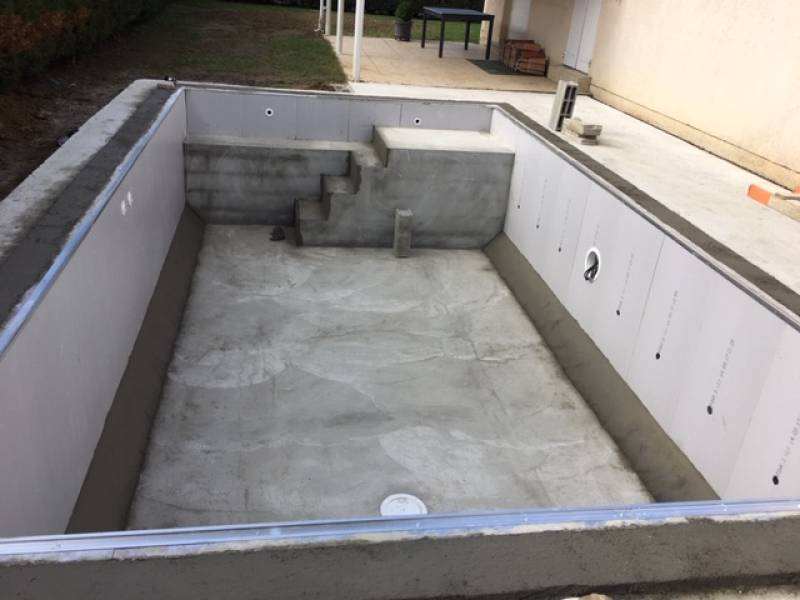 CONSTRUCTION D' UNE PISCINE EN BÉTON ARME